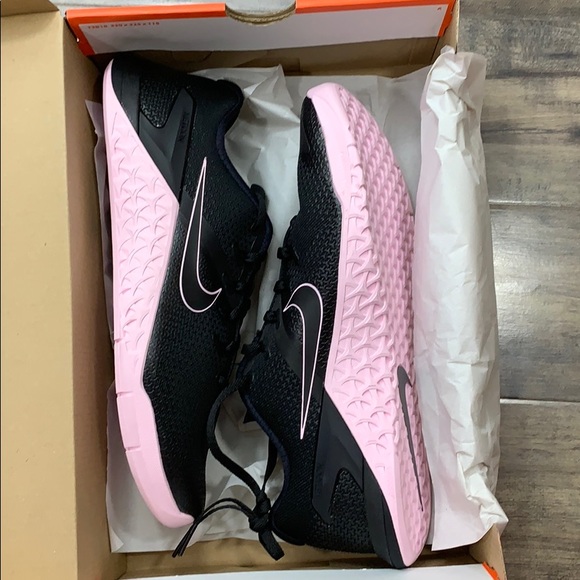 nike metcon 4 black and pink